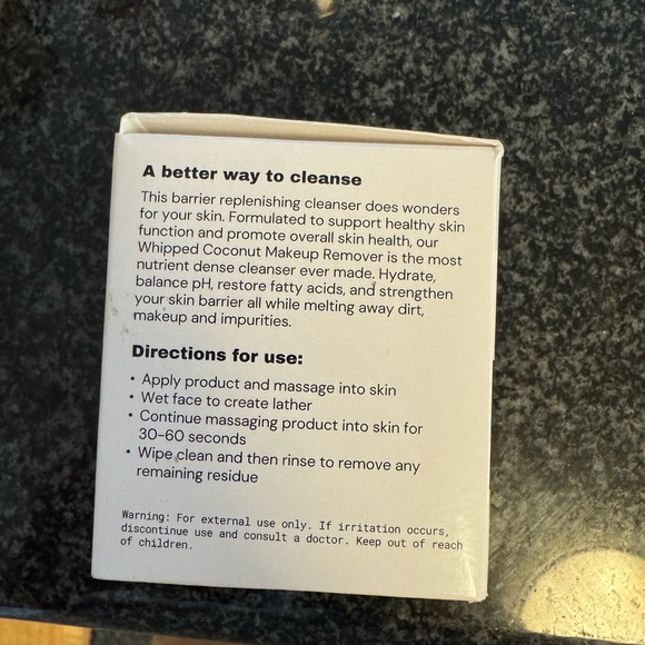 Whipped Coconut Makeup Remover - White - Picture 2 of 2